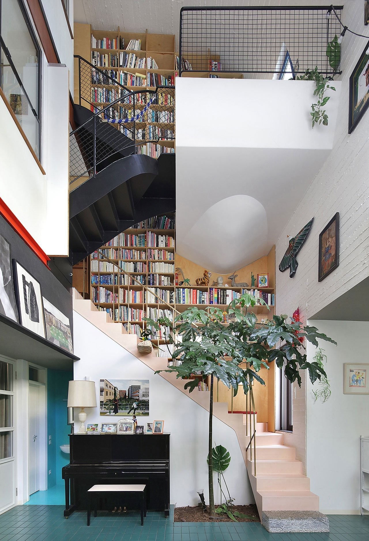 24-s-petralona-house-photography-filip-dujardin-yatzer-1-UaFjk.jpg
