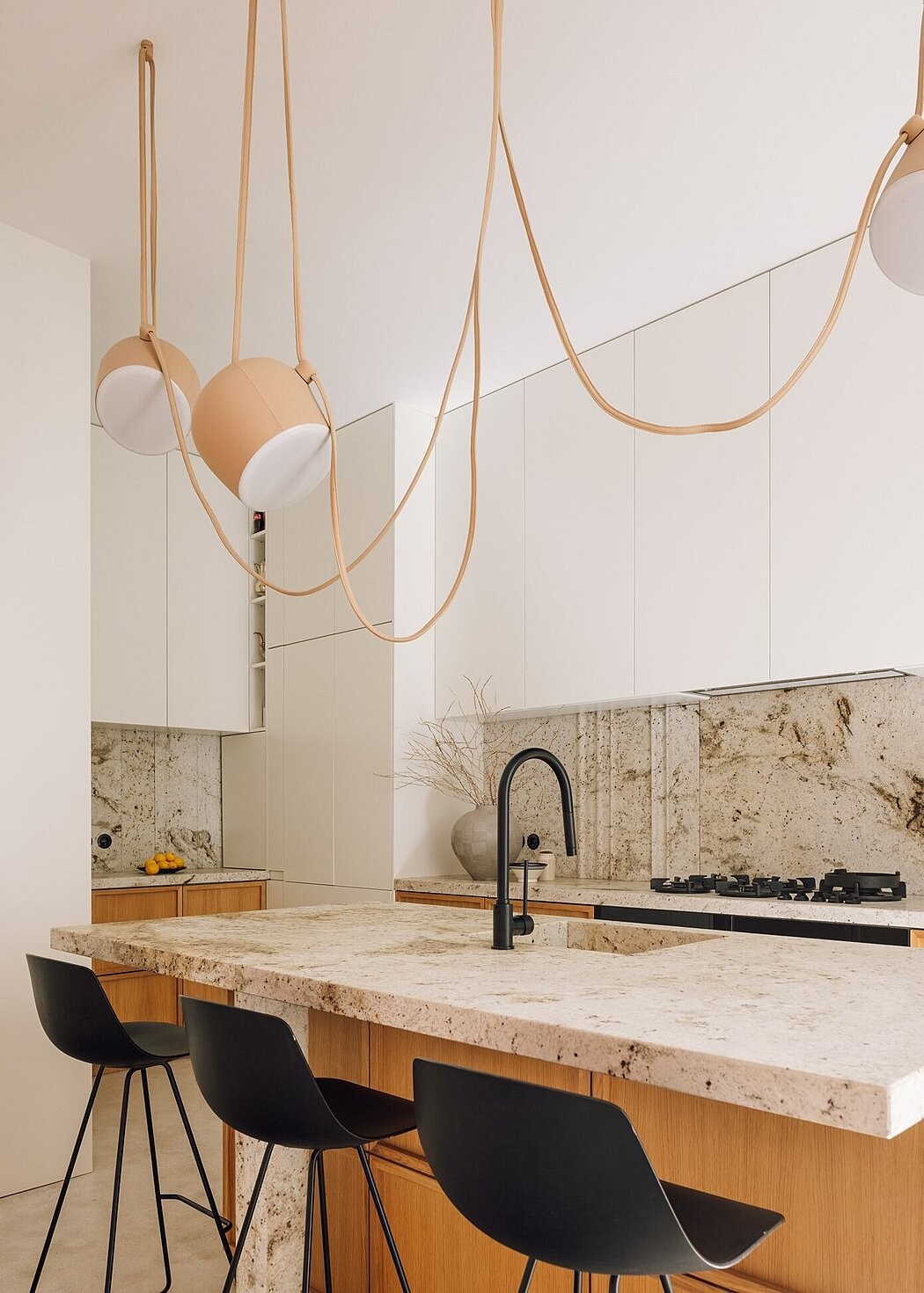 003-palmeira-apartment-lisbons-modern-tradition-1050x1470-Wej6x.jpg