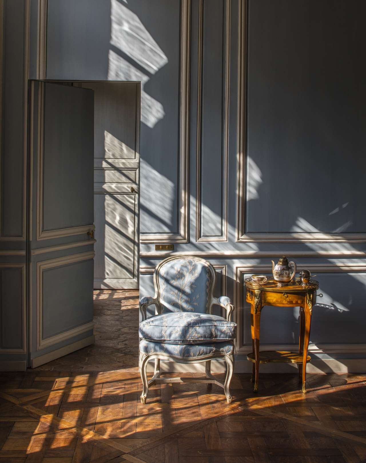f3-chateau-de-villette-the-splendor-of-french-decor-published-by-flammarion-photo-by-bruno-ehrs-yatzer-lut9A.jpg