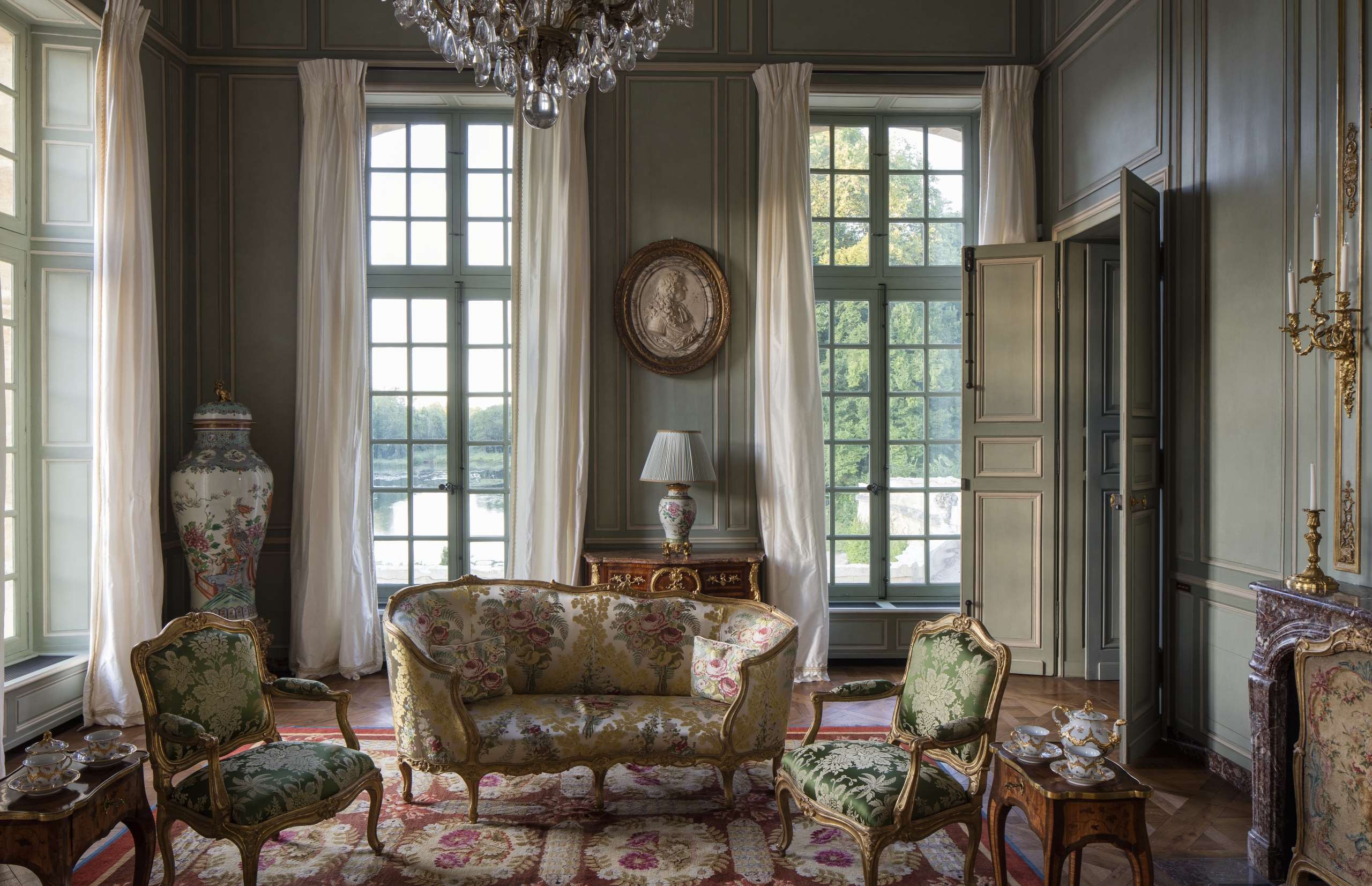 p4-chateau-de-villette-the-splendor-of-french-decor-publishe-5IfWP.jpg