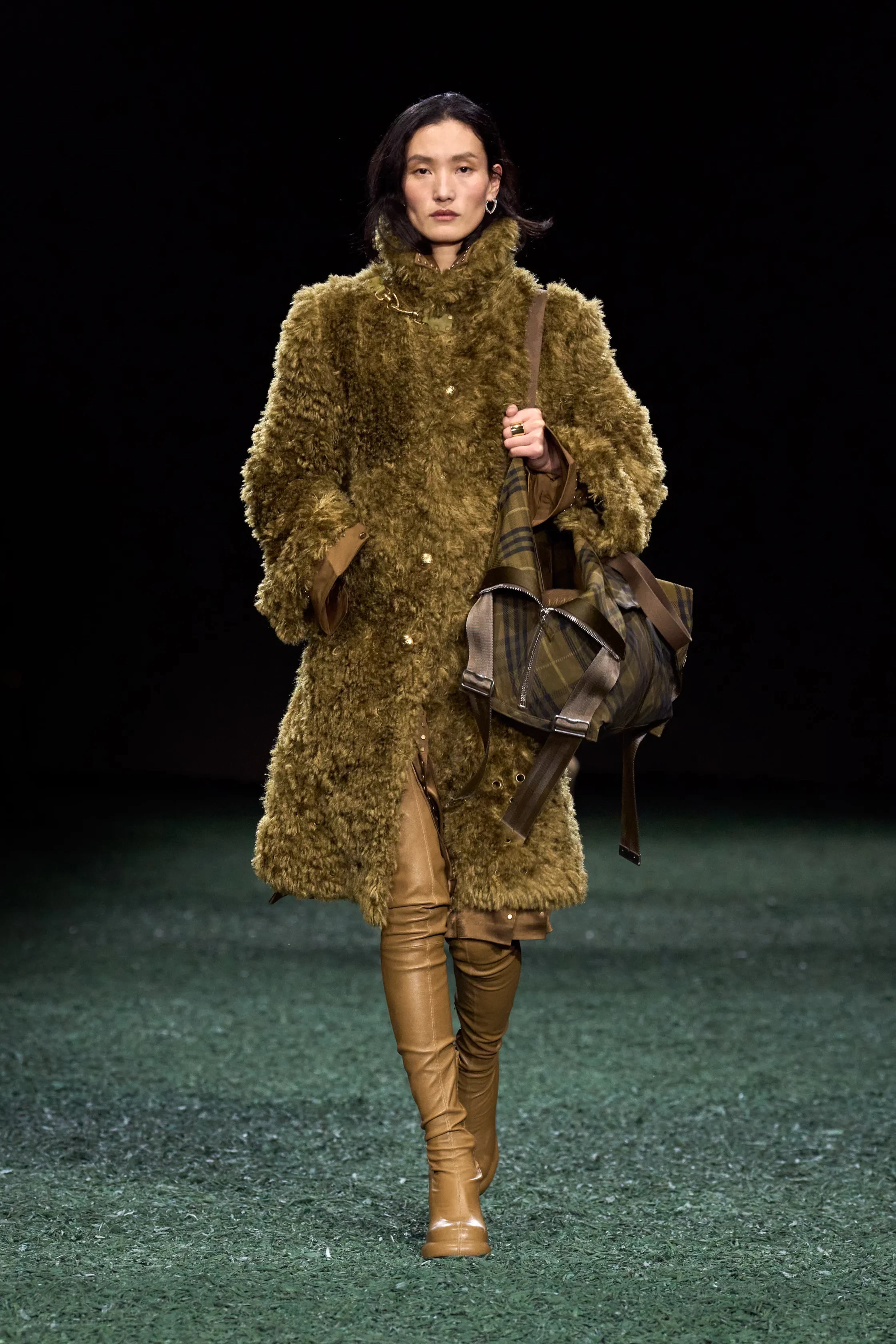 00015-burberry-fall-2024-ready-to-wear-credit-gorunway.webp