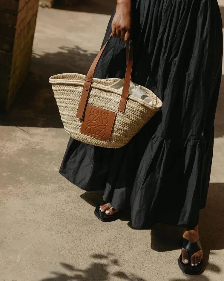 loewe-raffia-tote-288035-1680212750989-image-1280-80jpg-XEIMG.webp