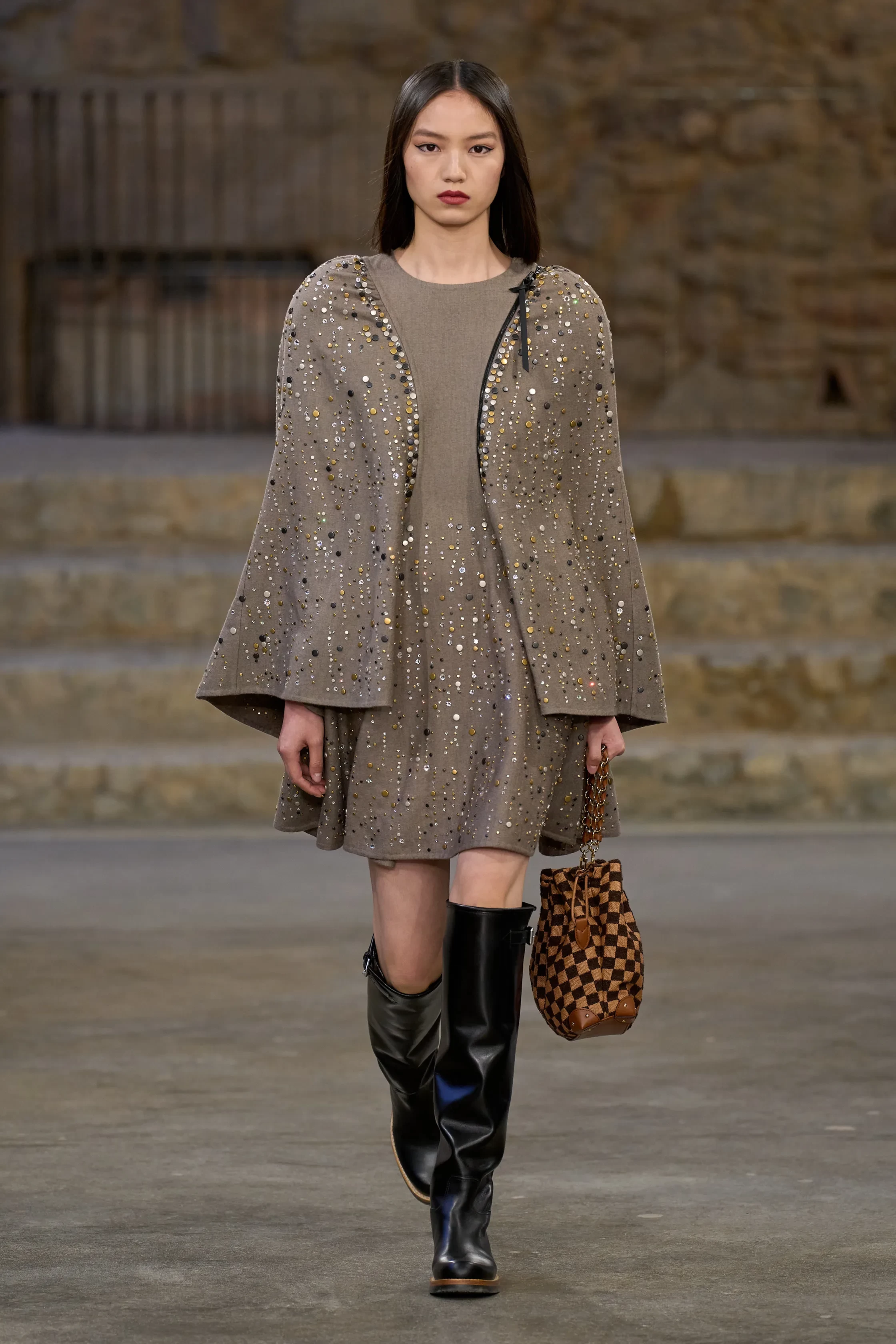 00031-louis-vuitton-resort-2025-credit-gorunway.webp