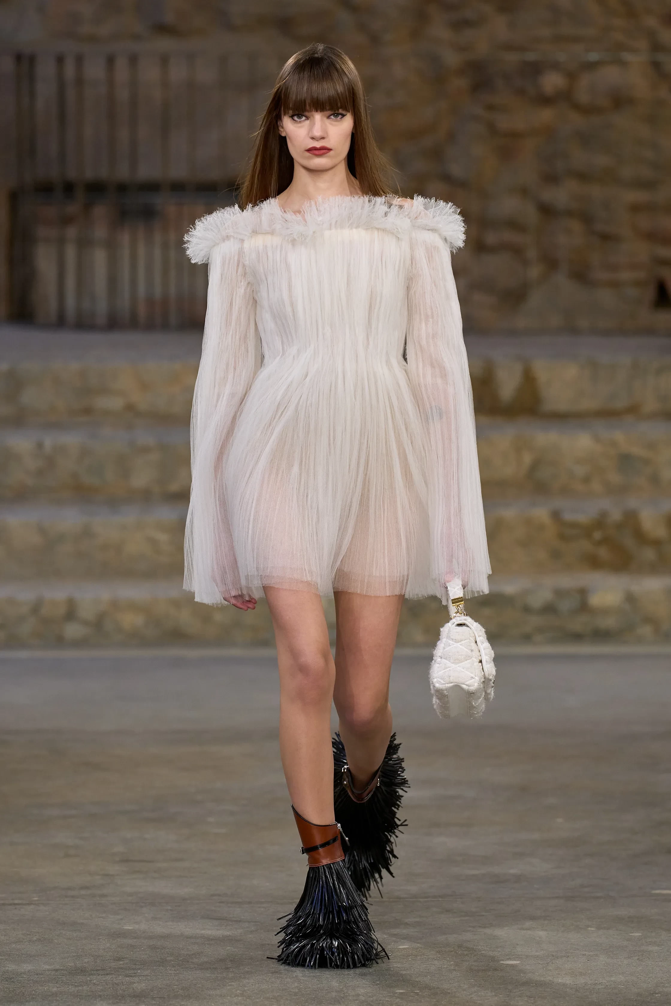 00036-louis-vuitton-resort-2025-credit-gorunway.webp