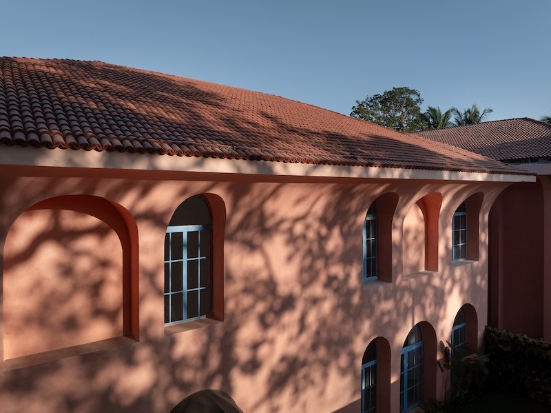 dp-exclusive-this-goan-villa-designed-by-jugal-mistry-is-filled-with-peachy-pauses-and-traditional-twist-design-pataki-02.jpg