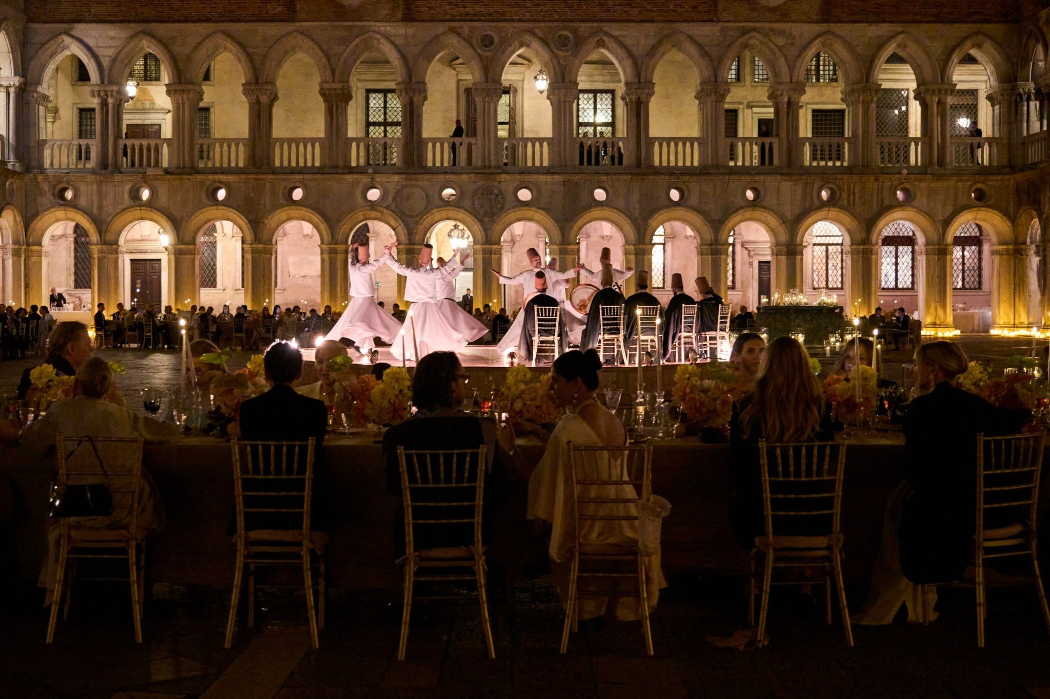 max-mara-resort-2025-dinner-atmosphere-018.jpg