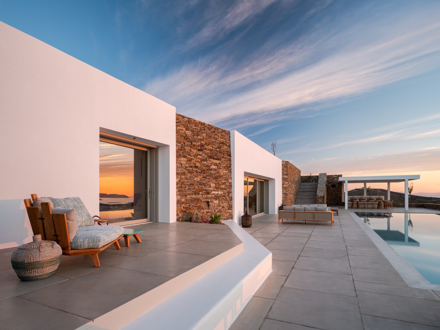 tsolakisarchitects-antiparosvillas-final-25-medium-1536x1152-1-gwqZj.jpg