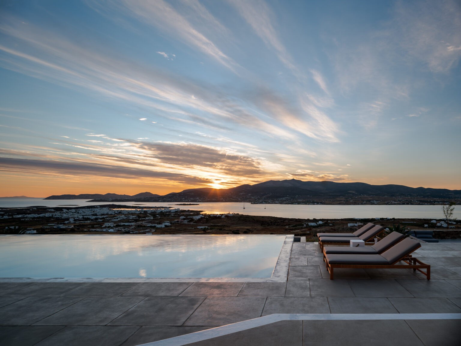 tsolakisarchitects-antiparosvillas-final-26-medium-1536x1152-3hNp3.jpg