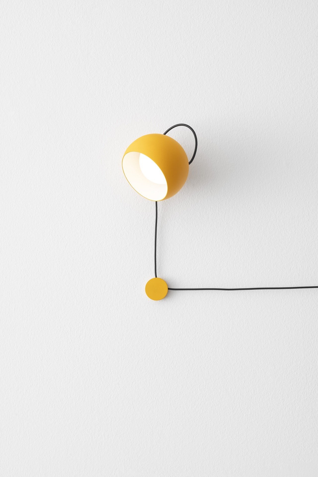 ixa-wall-spot-plug-03.jpg