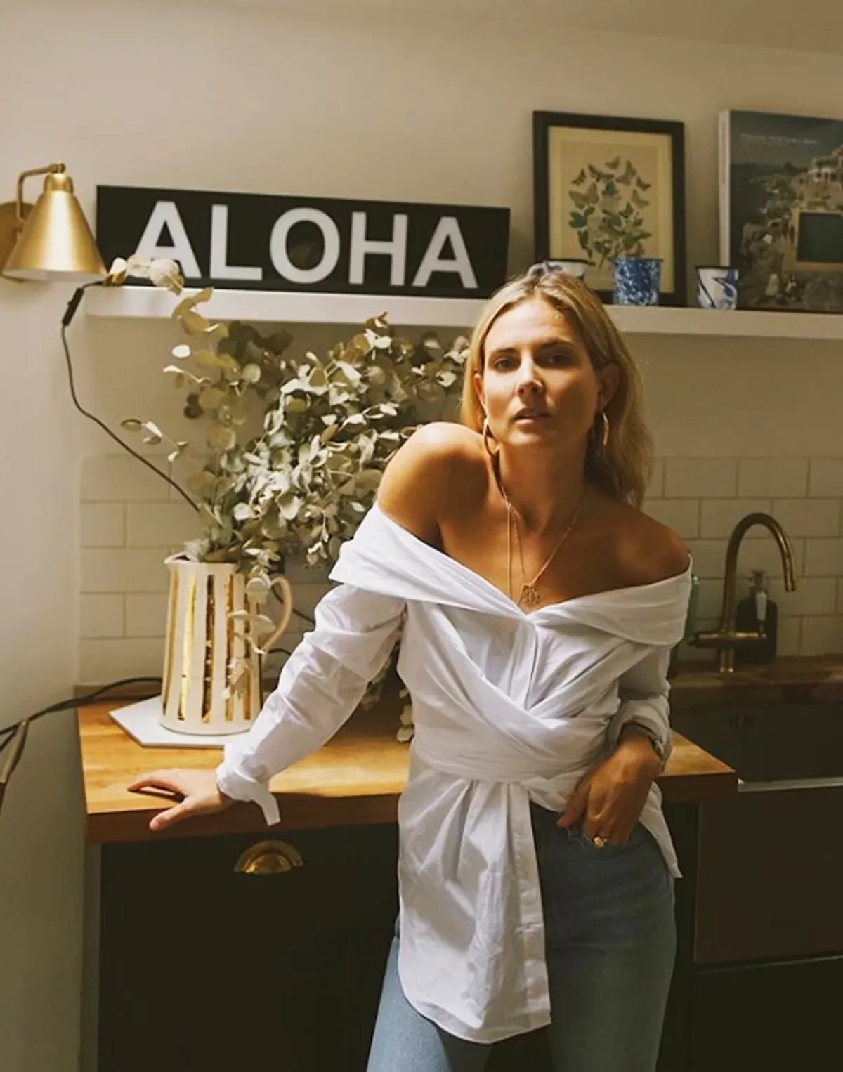 off-the-shoulder-top-choker-blogger-style-243965-1530790687805-image-1280-80jpg.webp
