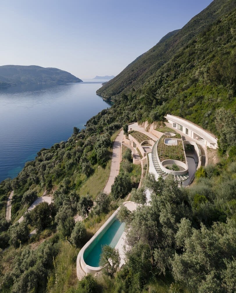 thyta-houses-curvilinear-silhouettes-run-along-the-mountainous-landscape-of-lefkada-4-wExLo.jpg