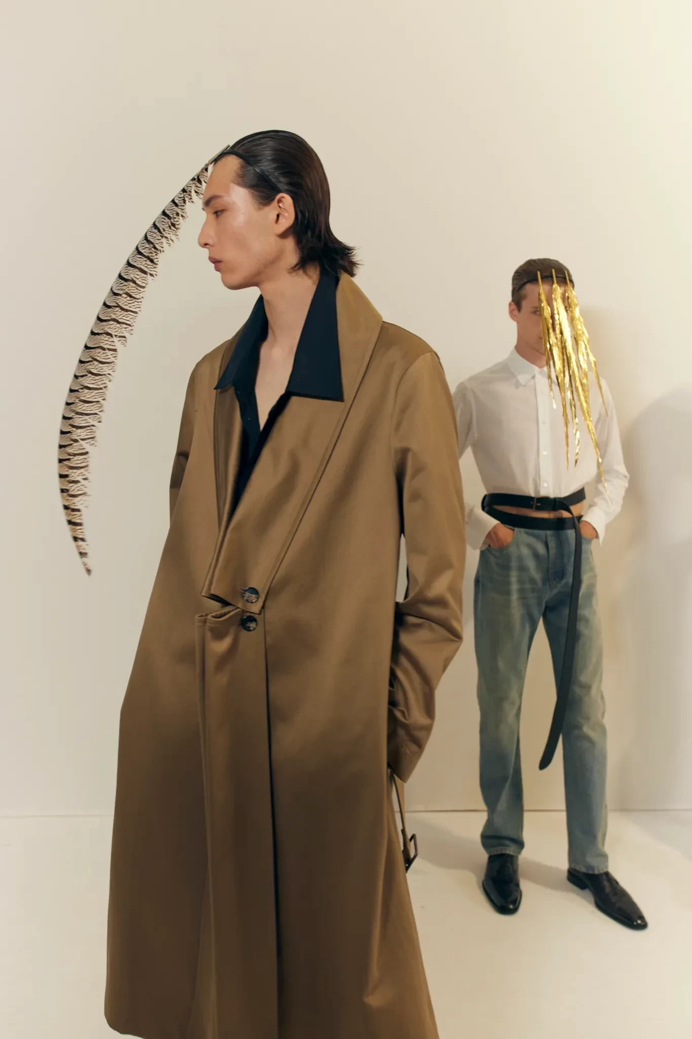 backstage-loewe-spring-2025-mens0013.webp