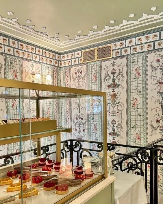 laduree-rue-royale-paris-cordelia-de-castellane-habituallychic-008-TAqiK.jpg