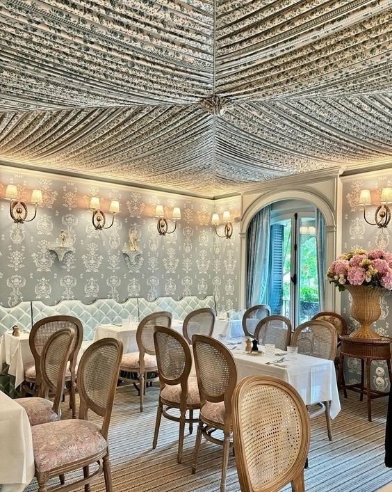 laduree-rue-royale-paris-cordelia-de-castellane-habituallychic-010-0uxyR.jpg
