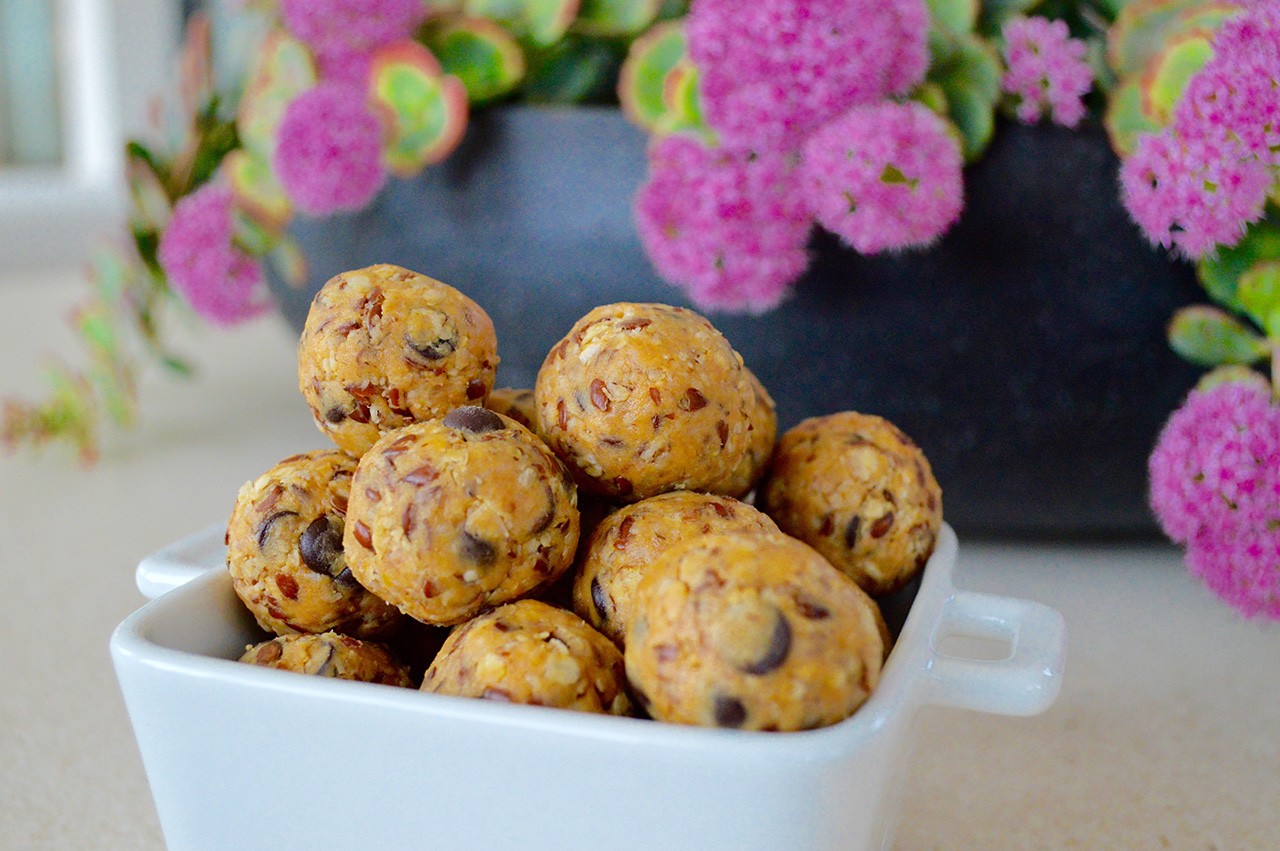 1-niki-chatzinikolaou-peanut-butter-energy-bites-for-glow.jpg
