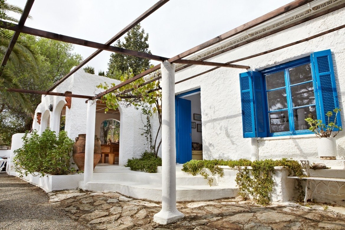syi-main-house-exterior.jpg
