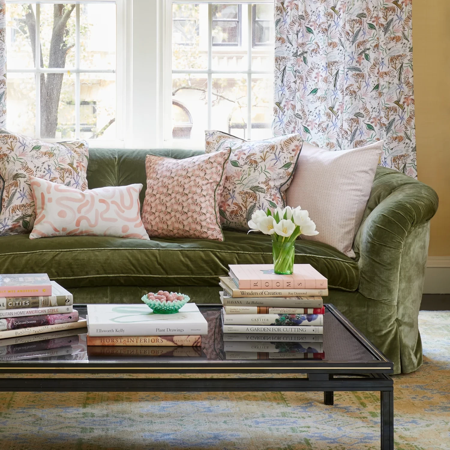 fridacurtains-pinkpillows-crop-af856c53-5c74-42fe-b511-80f82d95dbaa.webp