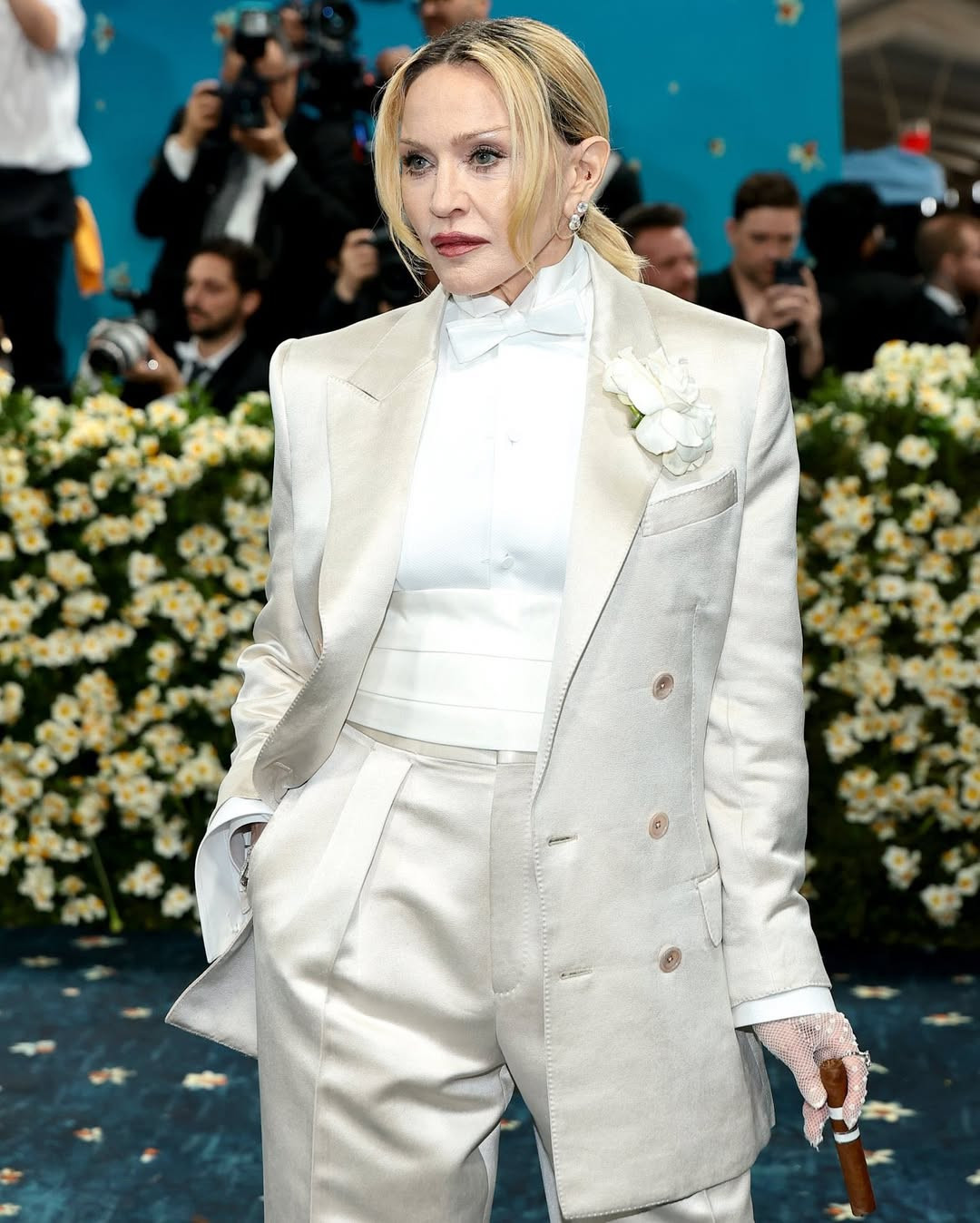 metropolitan-museum-of-art-costume-institute-galao-met-gala-abreviacao-de-metropolitan-museum-of-art-costume-institute-gala-e-um-evento-beneficente-anual-que-tem-como-intuito-principal-arrecadar-fundos-para-o-costume-institute-do-museu.jpg