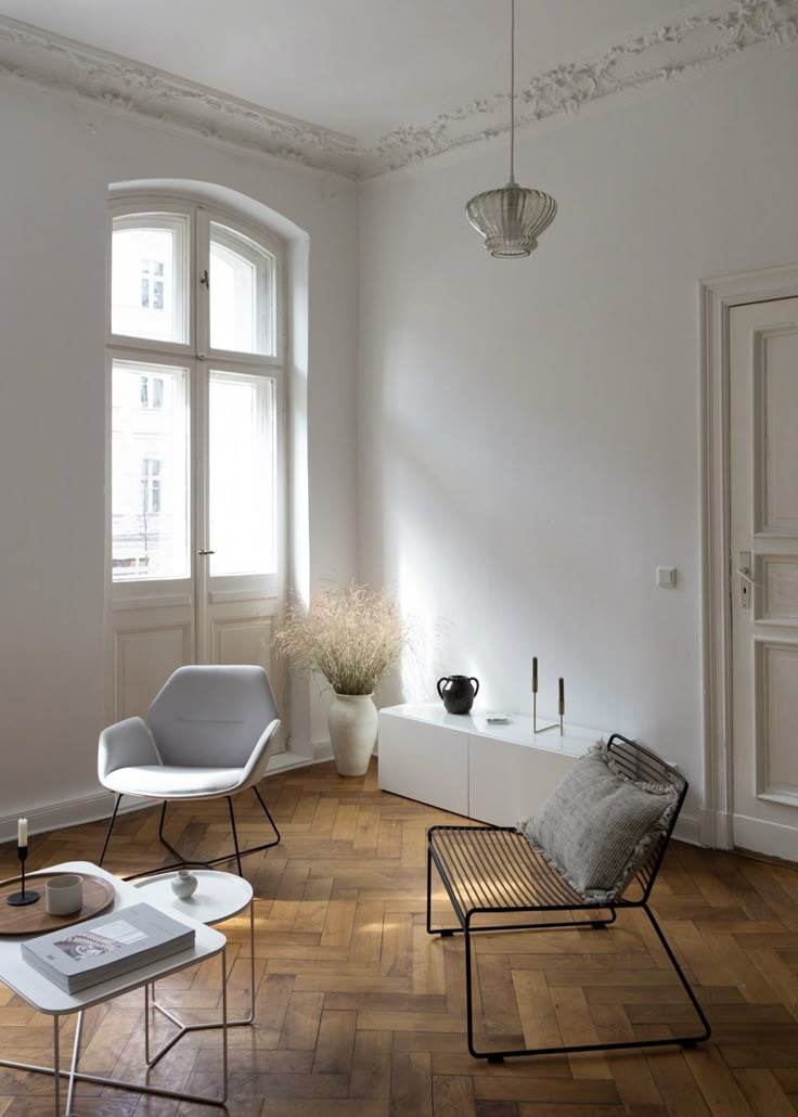 staying-in-details-from-our-neutral-home-rg-daily.jpeg