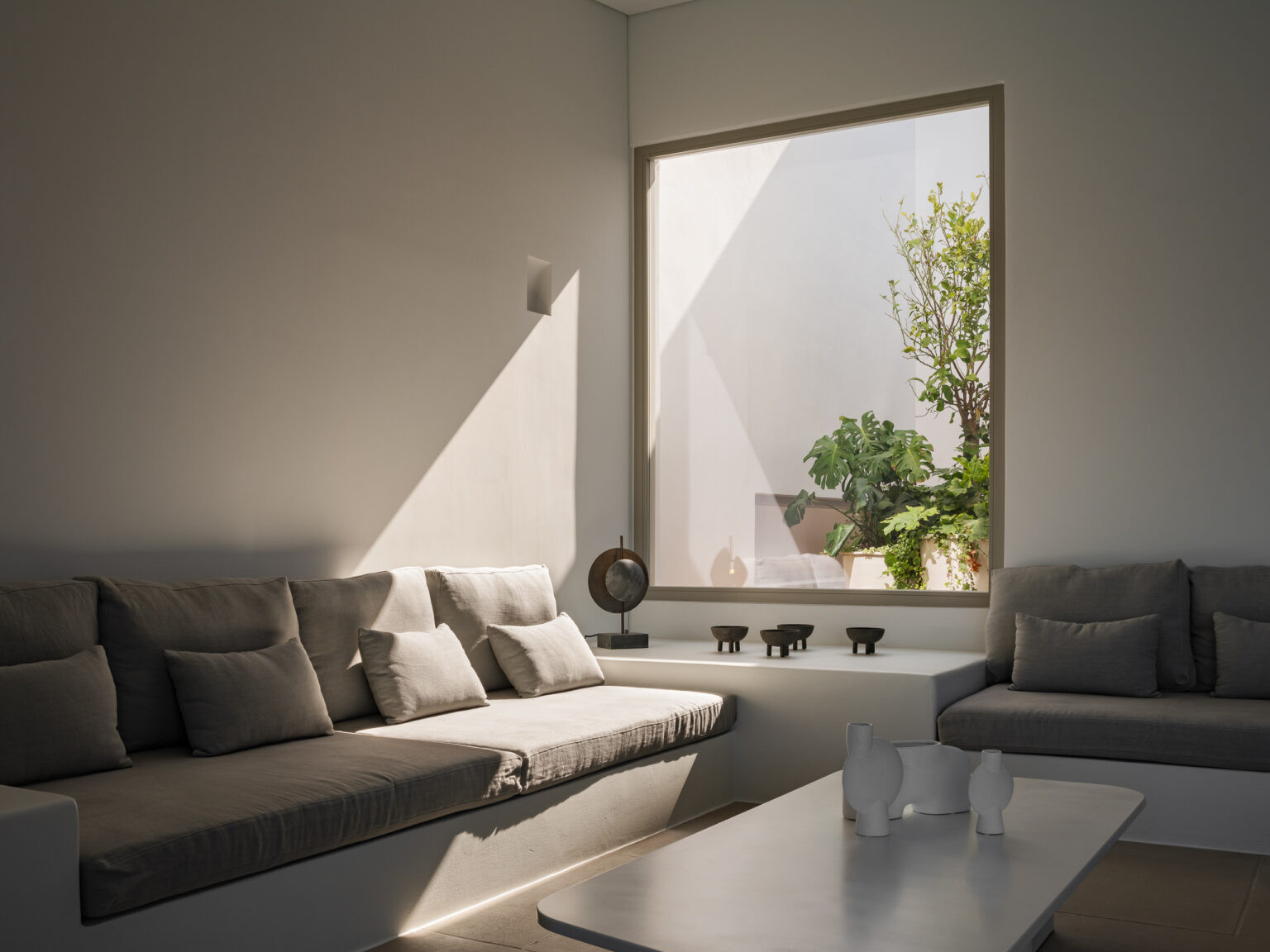 tsolakisarchitects-antiparosvillas-final-12-medium-1536x1152-D6IZf.jpg