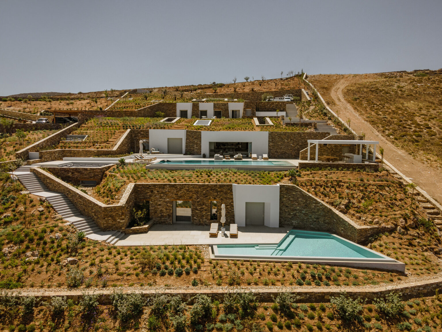 tsolakisarchitects-antiparosvillas-final-65-medium-1536x1152-VsbiH.jpg