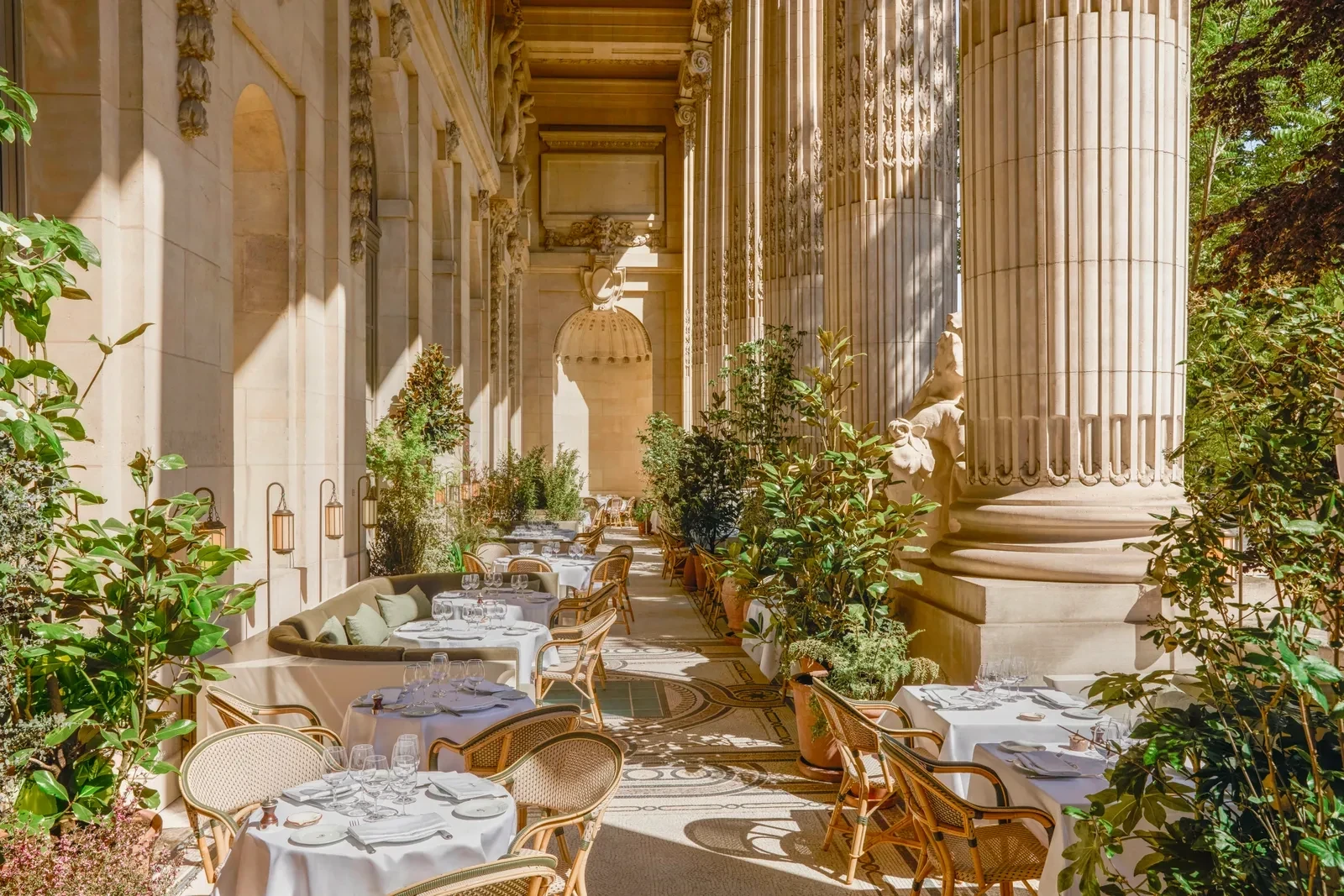 1-le-grand-cafe-matthieu-salvaing-terrasse-2jpg.webp