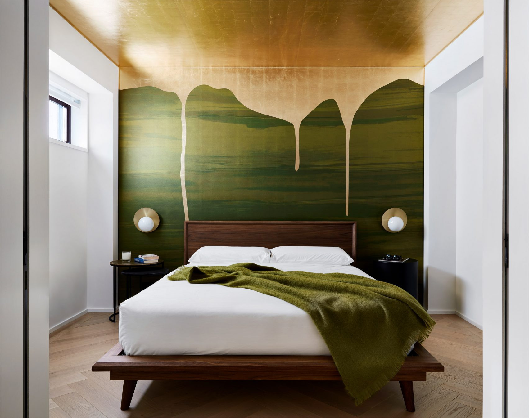 chelsea-pied-a-terre-stadt-architecture-apartment-renovation-new-york-city-dezeen-2364-col-2-1704x1347.jpg