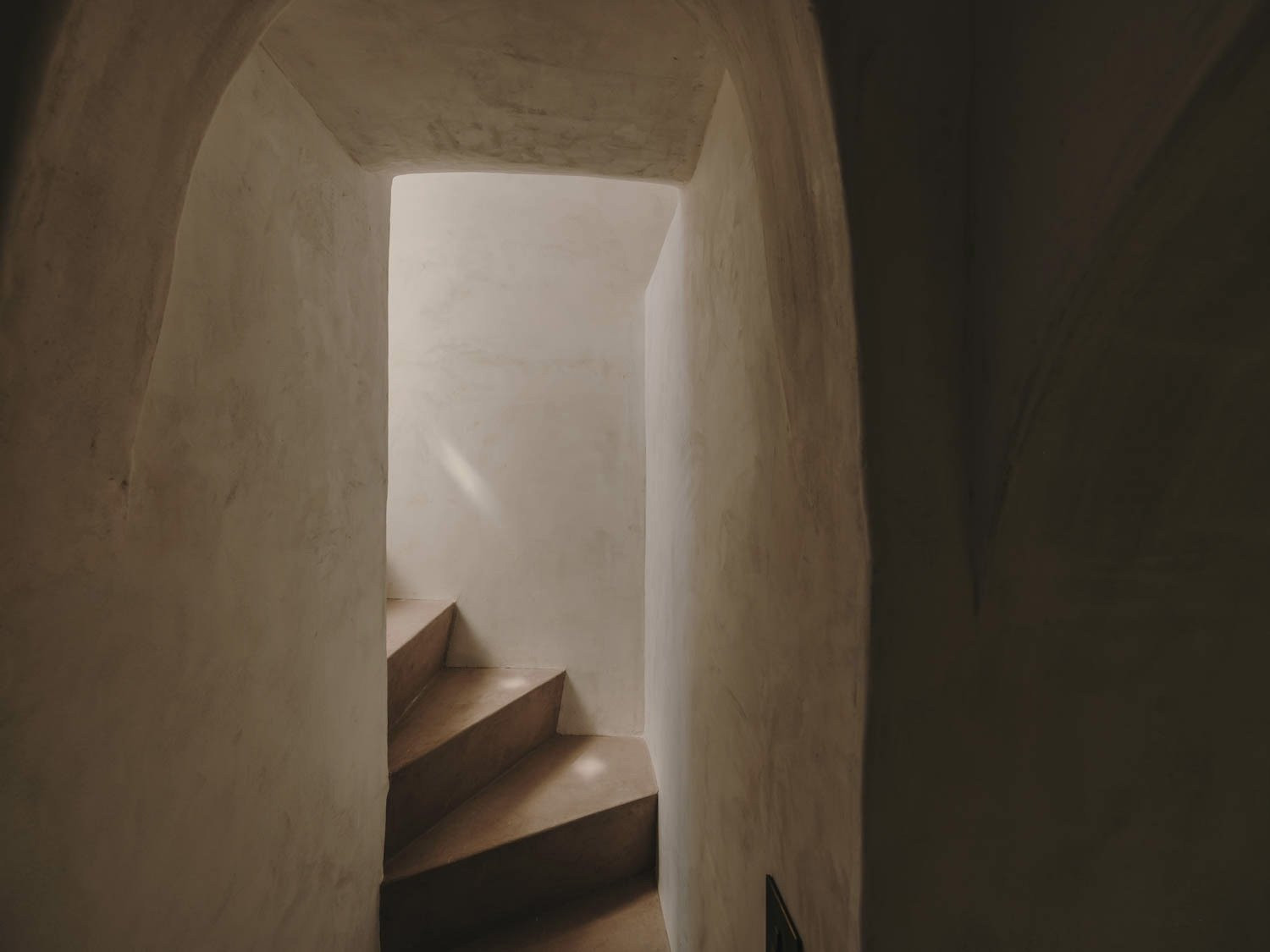 terracollhomefishermanhousestaircase-lOwI8.jpg