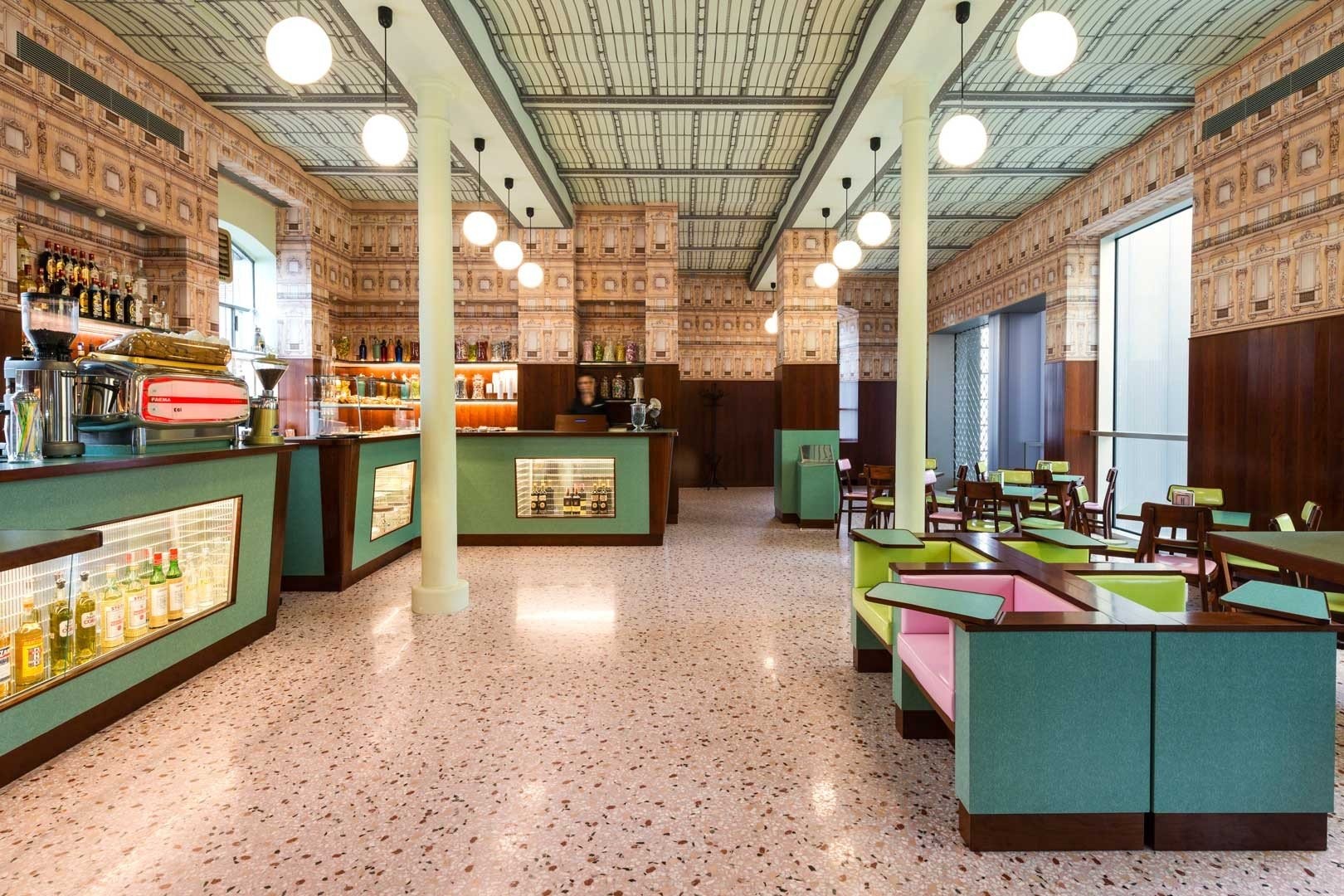 fondazione-prada-bar-luce-salone.jpg