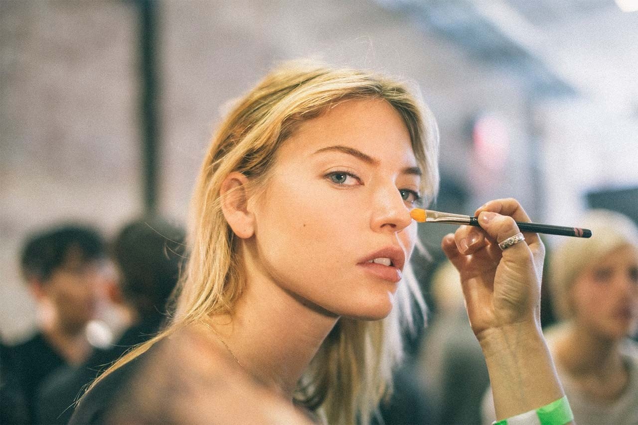 how-to-cover-a-pimple-with-makeup.jpg