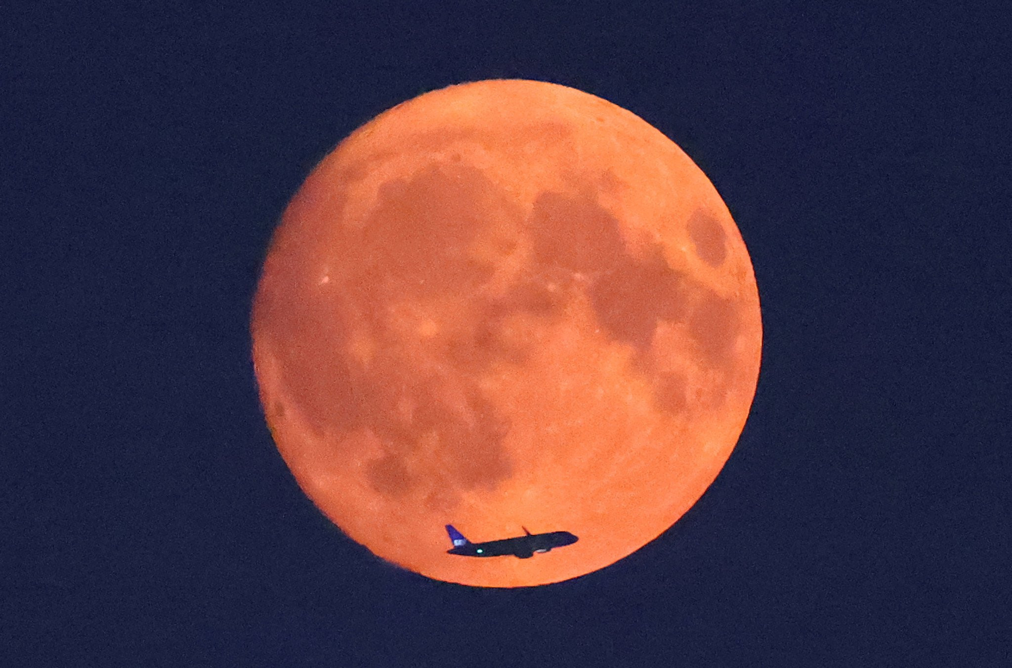 2024-08-19t074107z-229132953-rc2li9a12x8z-rtrmadp-3-supermoon-britain.jpg