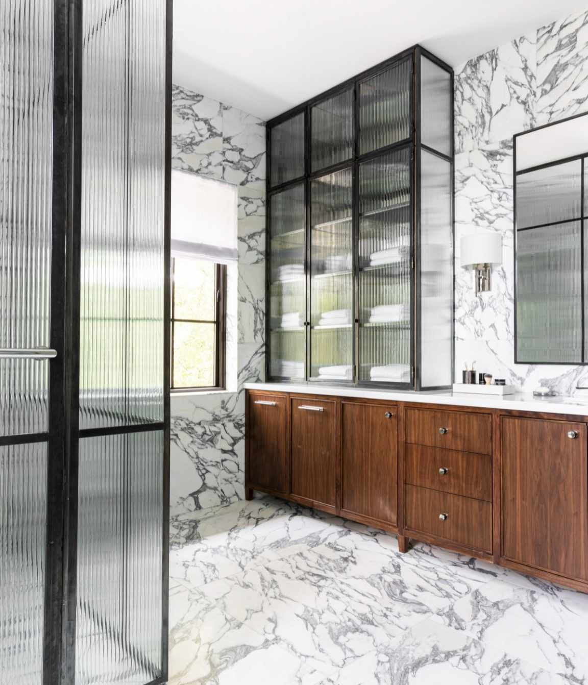 marieflanigangrayandwhitebathroom-36c083283e90409f9a17fb3cc901e149.jpg