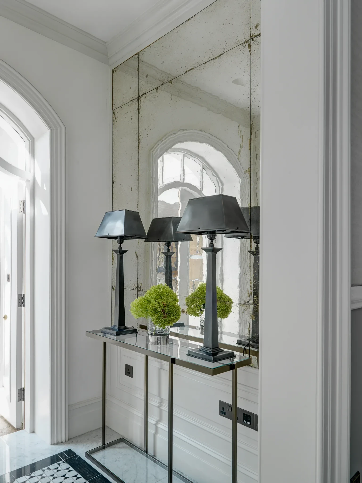 diffuse-light-and-dd-opulence-dominic-schusterjpg.webp
