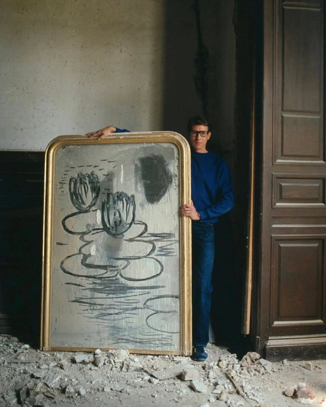 yves-saint-laurent-in-his-home-in-normandy-chateau-gabriel-in-1980the-photo-taken-by-lord-sn.jpg