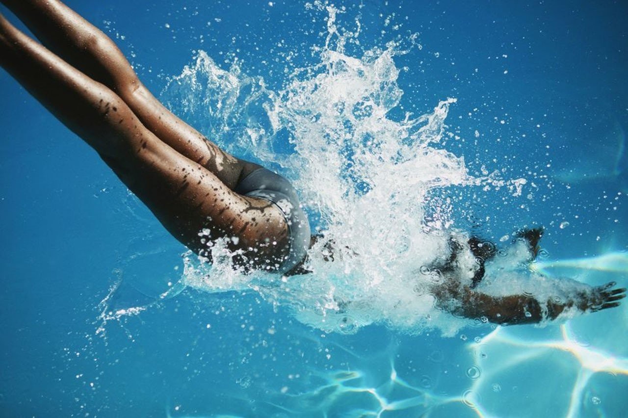 4-swimming-glow-niki.jpg