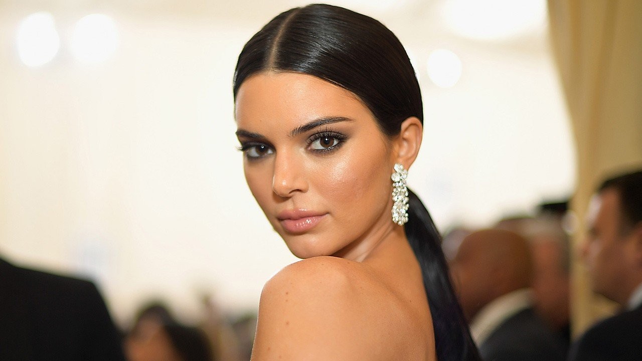 kendall-jenner-glossy-lips.jpg kendall-jenner-glossy-lips.jpg