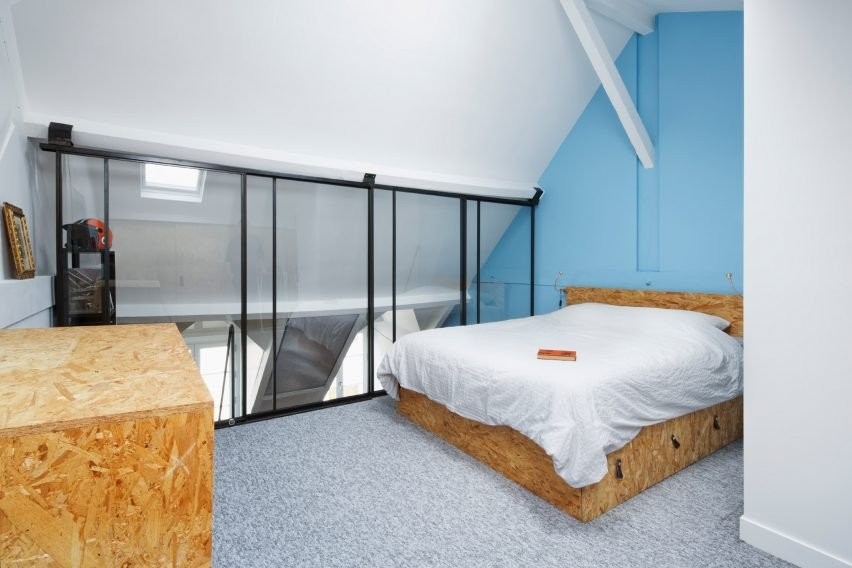 under-the-roof-flca-interiors-dezeen-2364-col-11-852x568.jpg