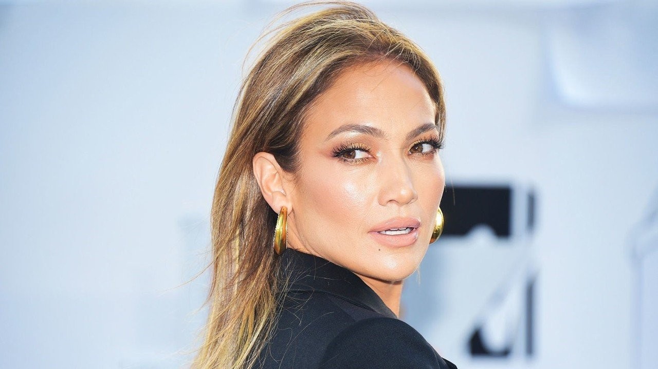 jennifer-lopez-glow-makeup.jpg