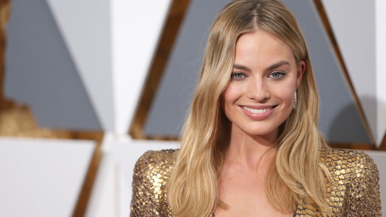 margot-robbie-waves.jpg