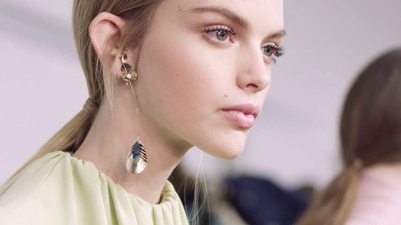 valentino-aw18.jpg