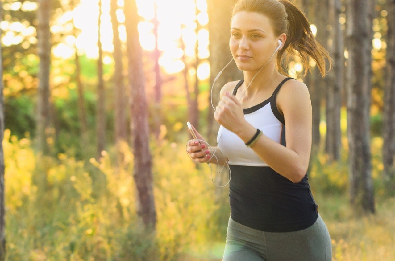 2-runners-snacks-glow-wellness.jpg