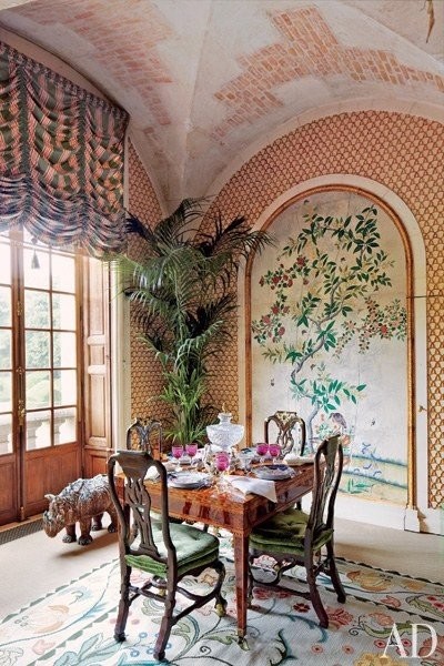 dam-images-celebrity-homes-2013-celebrity-dining-rooms-celebrity-dining-rooms-04-valentino.jpg