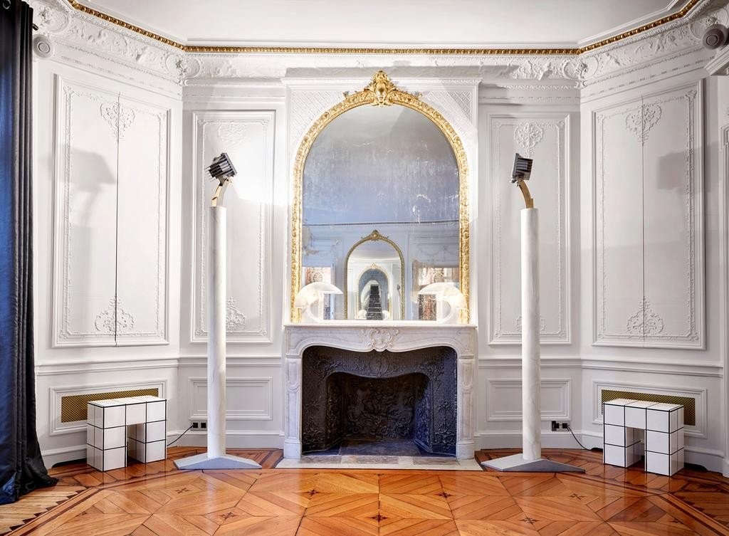 deco-visite-privee-appartement-parisien-de-nicolas-ghesquiere-madame-figaro-1.jpg