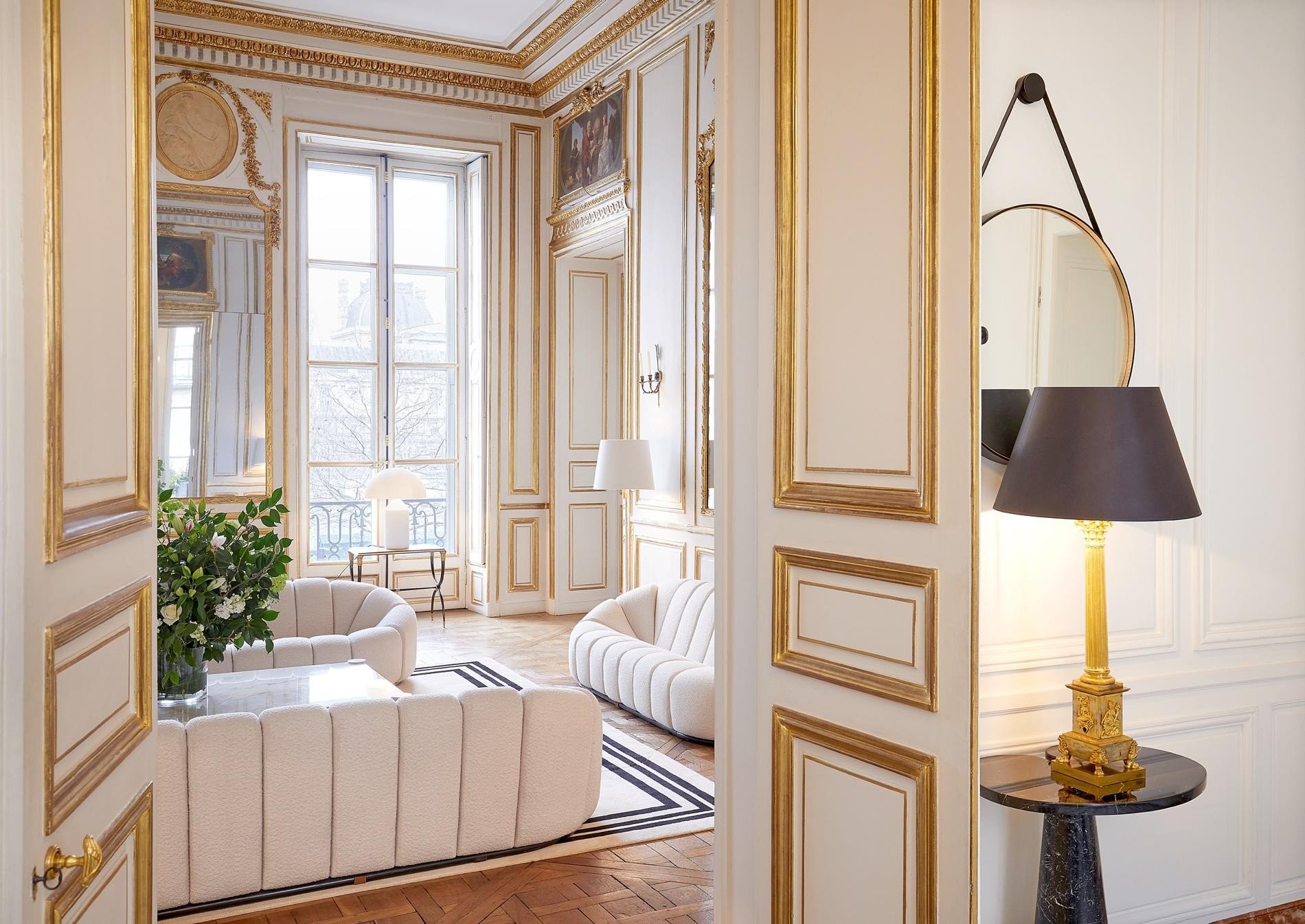 deco-visite-privee-appartement-parisien-de-nicolas-ghesquiere-madame-figaro-2.jpg