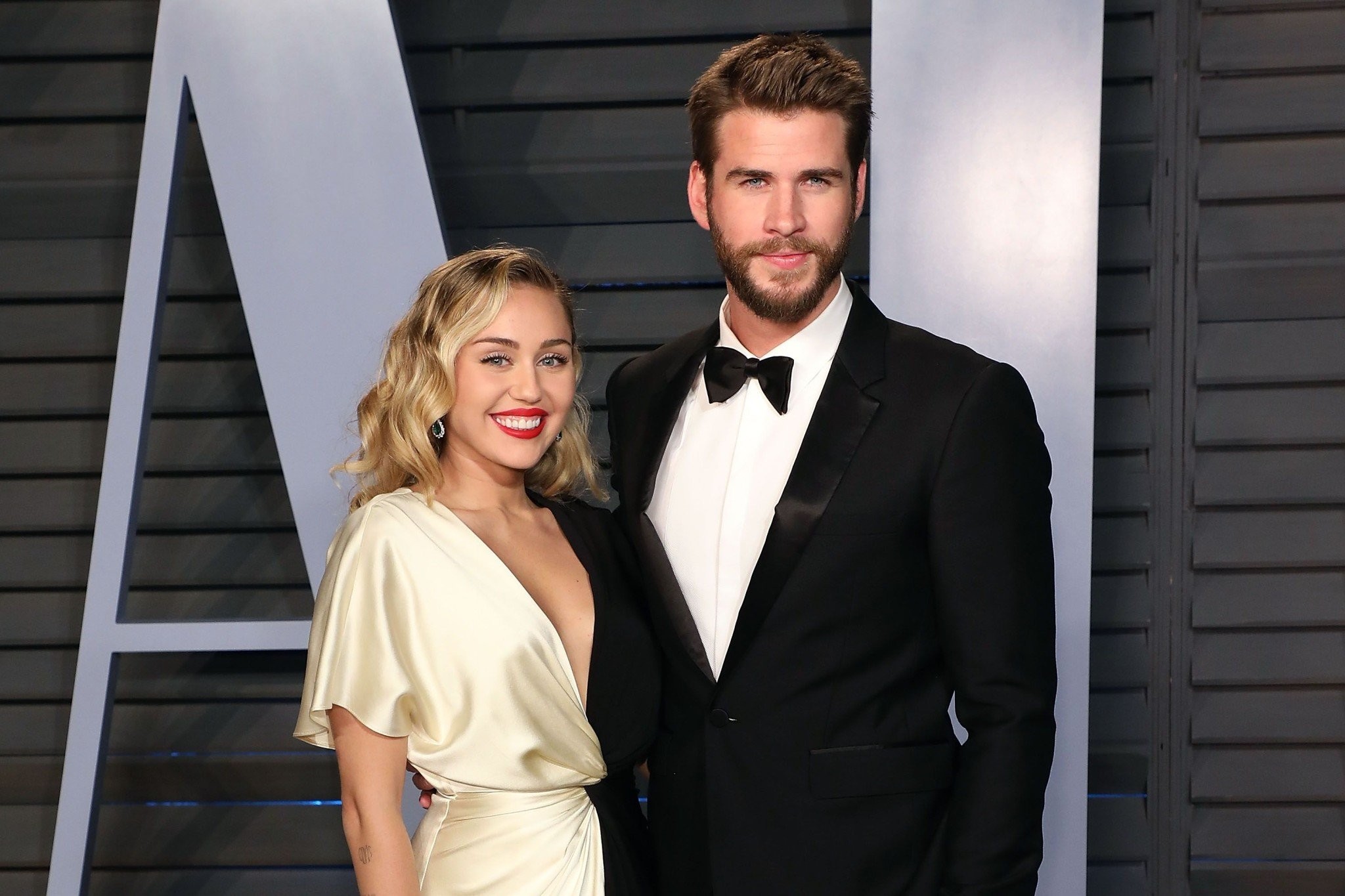 miley-cyrus-liam-hemsworth.jpg miley-cyrus-liam-hemsworth.jpg