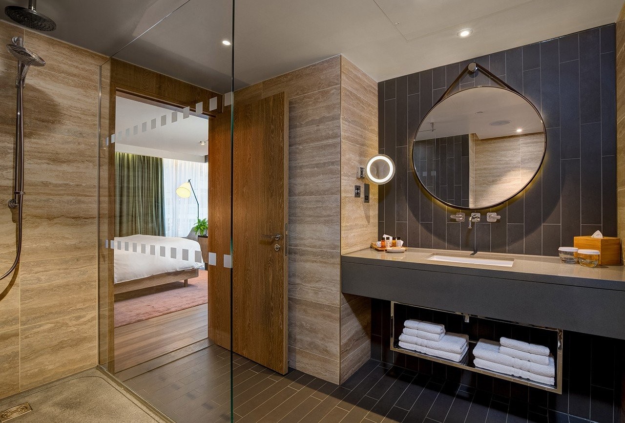 bompass-parr-vegan-suite-hilton-bankside-interiors-hotels-london-uk-dezeen-2364-col-1.jpg