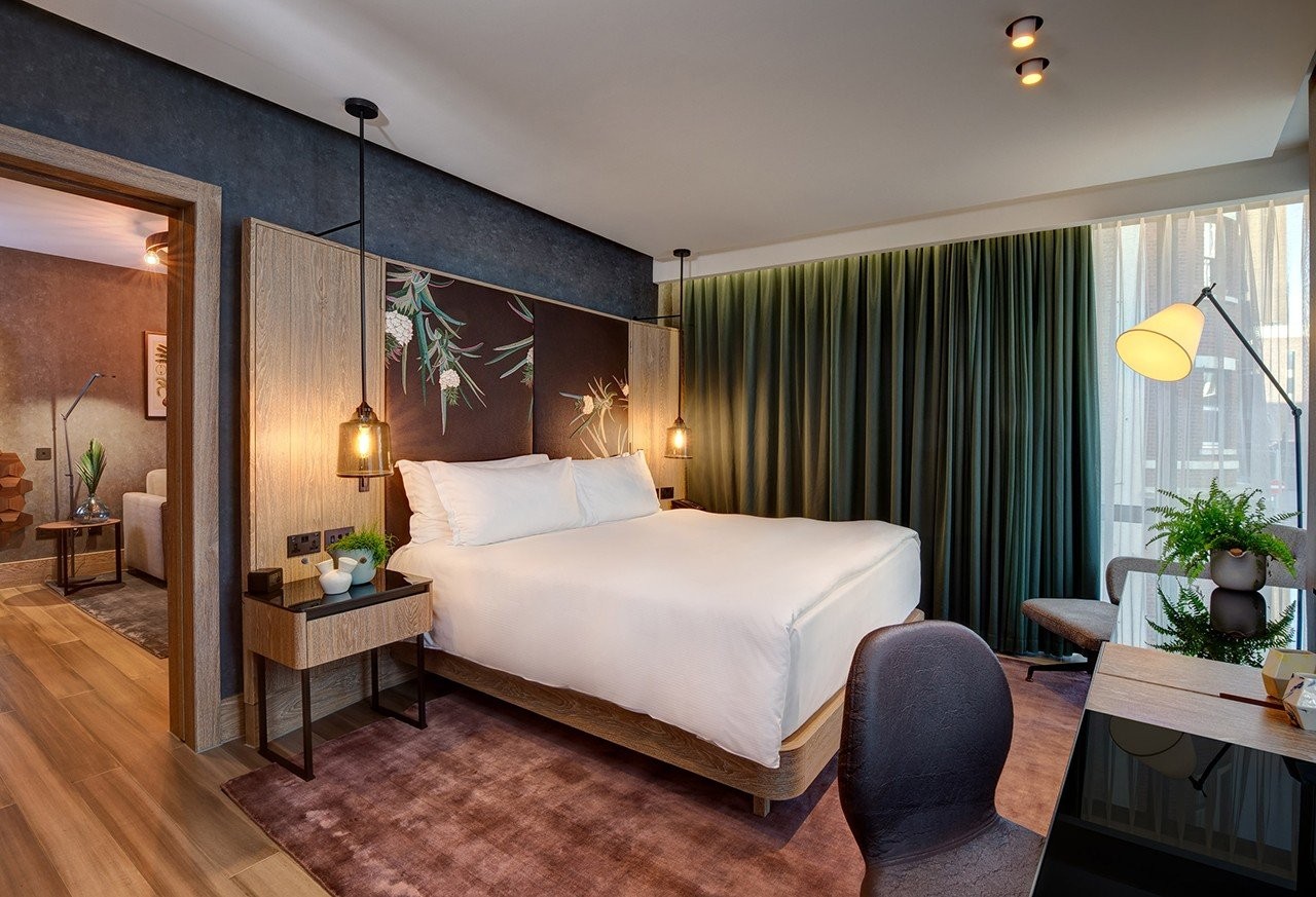 bompass-parr-vegan-suite-hilton-bankside-interiors-hotels-london-uk-dezeen-2364-col-12.jpg