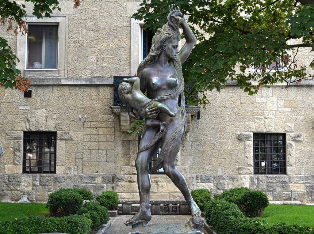 sanmarino-motherchild-glow.jpg