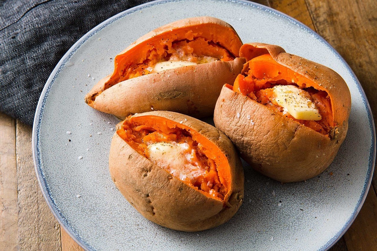 2-potatoes-vs-sweet-potatoes-glow-magazine.jpg