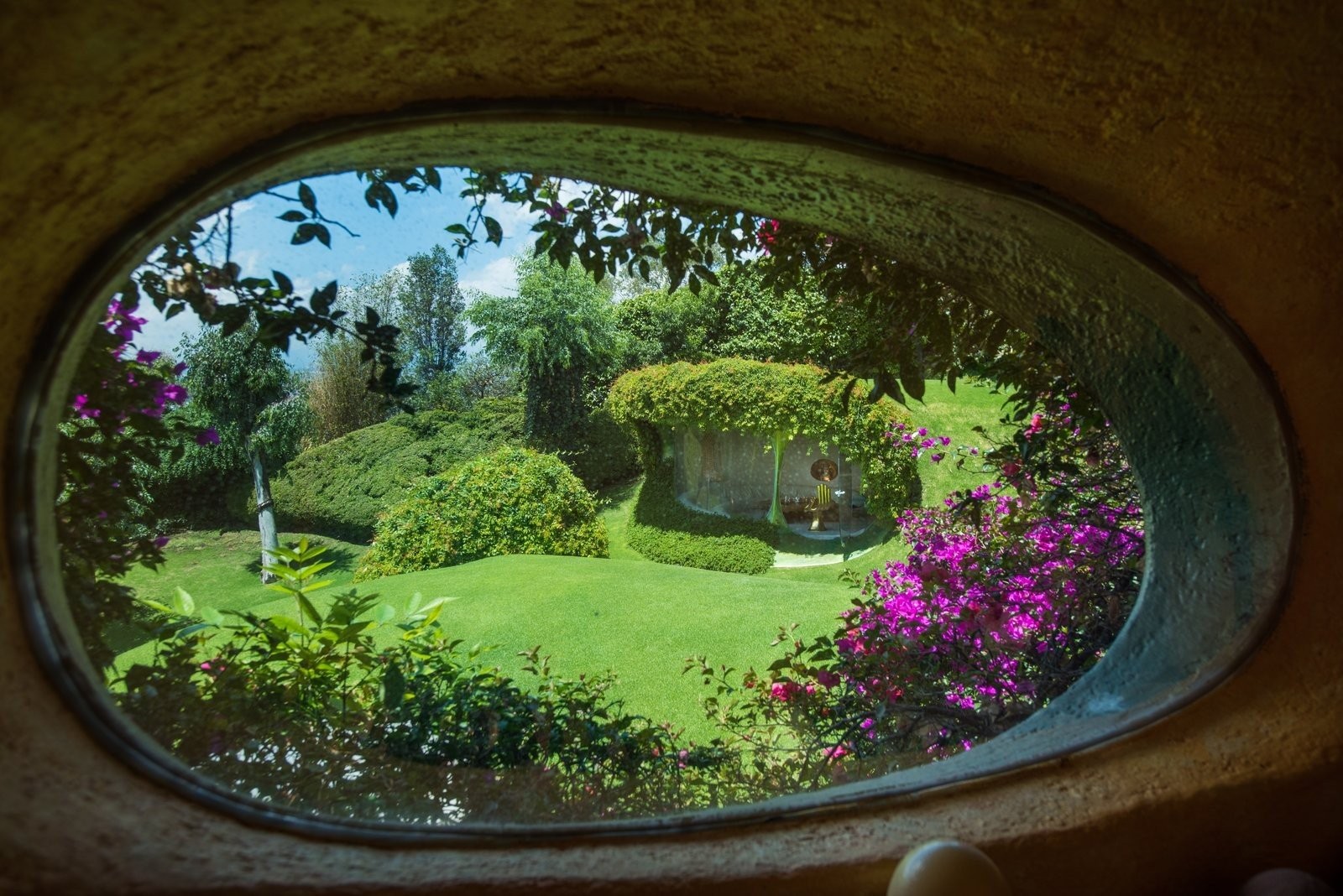 south-facing-windows-capture-the-winter-sun-while-framing-the-best-views-of-the-garden.jpg south-facing-windows-capture-the-winter-sun-while-framing-the-best-views-of-the-garden.jpg